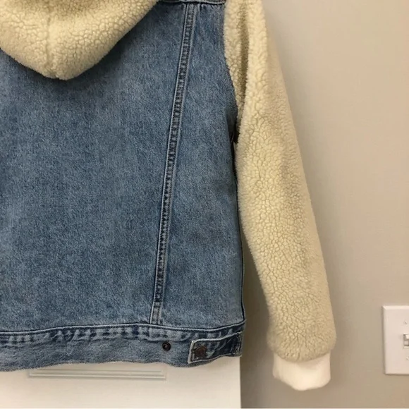 Levi's Premium Ex-Boyfriend Sherpa Hooded Trucker Jean Jacket Medium - Picture 9 of 16